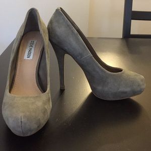 Steve Madden Grey Suede Pump, Size 7.5